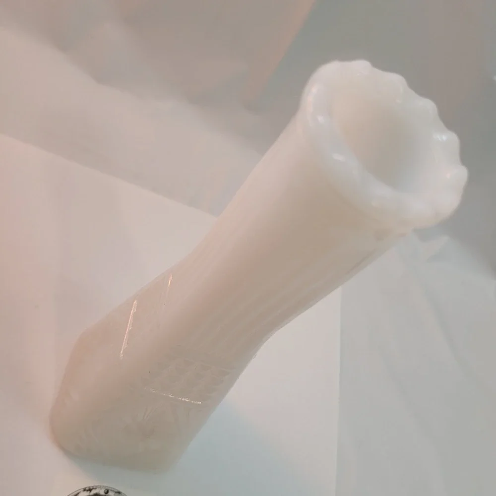 EO Brody Milk Glass Bud Vase M-2000 Sunburst Hobnail White 9 Inch‎ Vintage Decor